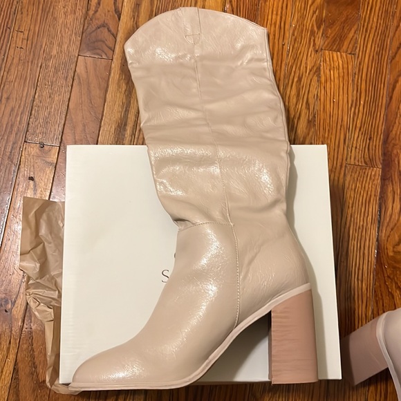 New in box oasis society Stephanie boot- 10 taupe - Picture 4 of 10